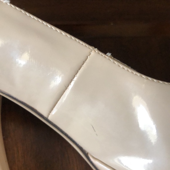 Women’s size 10 Journee Collection tan stilettos - Picture 6 of 16